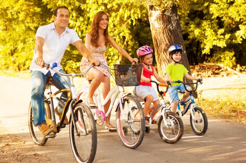     Das Immunsystem der ganzen Familie wird durch Bewegung an der frischen Luft gestärkt     (c) iStockphoto